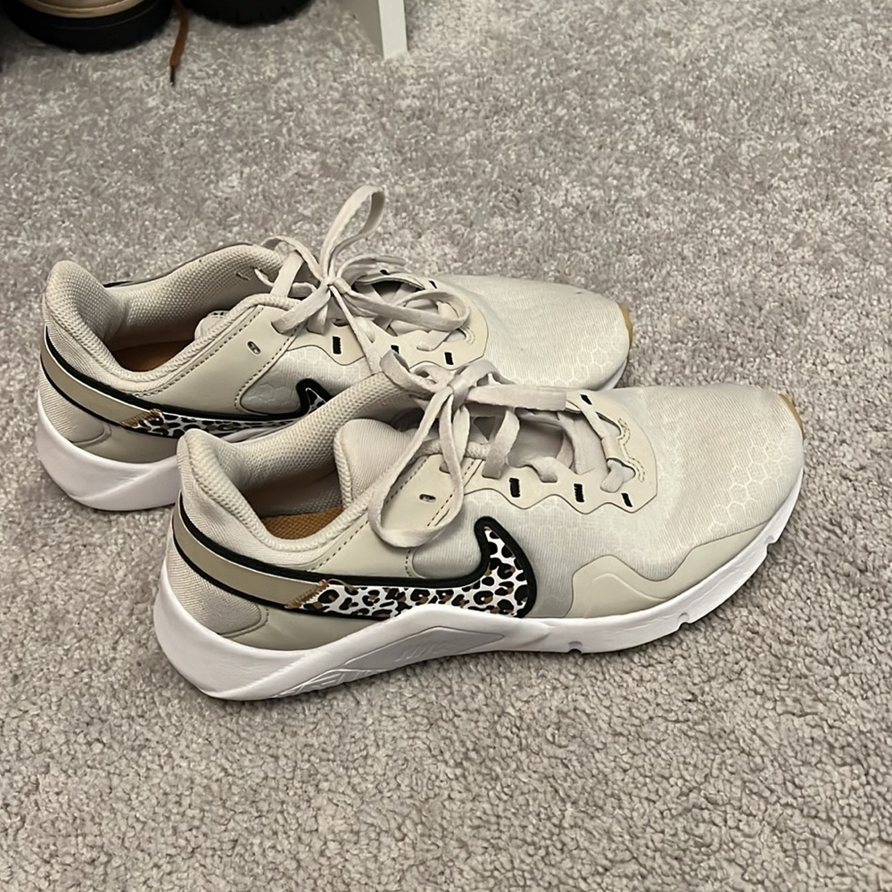 Women Nike Sneaker size 8